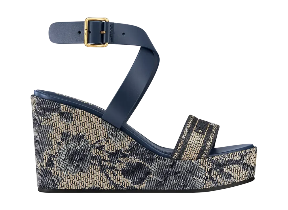 ディオール ウィメンズ Dウェイ ウェッジサンダル カーフスキン ディオール ピヴォワンヌ ジャカード エンブロイダリー ラフィア "デニムブルー"