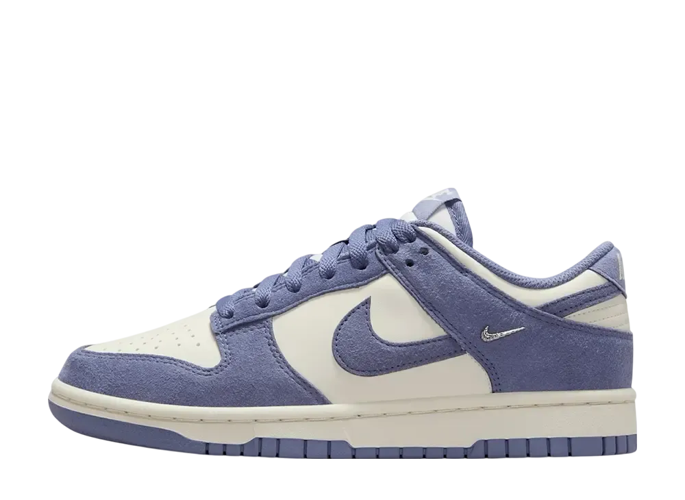 ナイキ ウィメンズ ダンク ロー "セイル/メタリックシルバー/ワールドインディゴ"