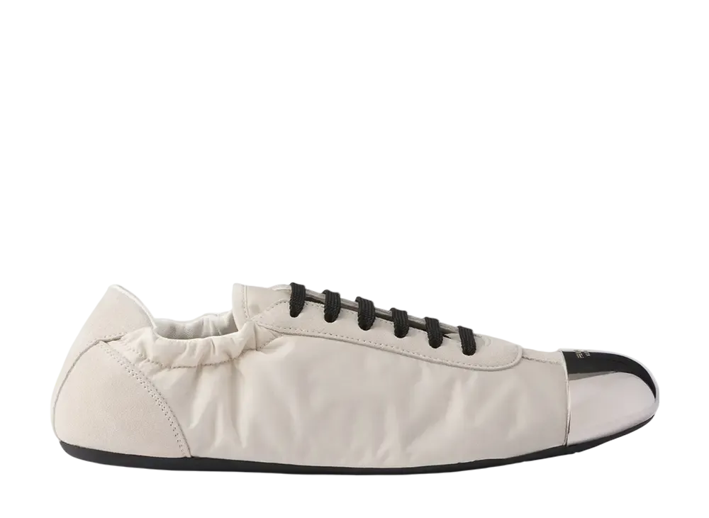 プラダ ウィメンズ コラプス メタルトゥキャップ付 Re-Nylon xスエード スニーカー "アイボリー"