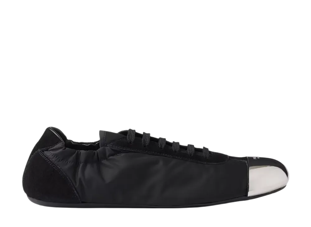 プラダ ウィメンズ コラプス メタルトゥキャップ付 Re-Nylon xスエード スニーカー "ブラック"