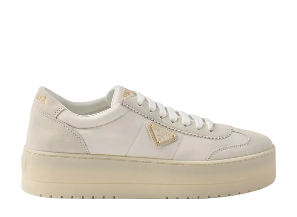 プラダ ウィメンズ ダウンタウン ボールド ナイロンxスエード スニーカー "アイボリー"