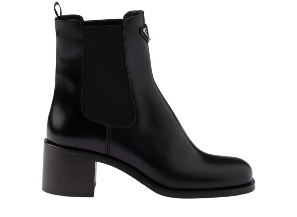 プラダ ウィメンズ ブラッシュドレザー ブーティー "ブラック"