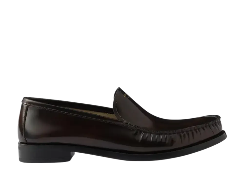 プラダ ウィメンズ ブラッシュドレザー ローファー "ブラウン"