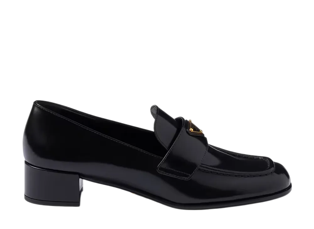 プラダ ウィメンズ ブラッシュドレザー ローファー "ブラック"