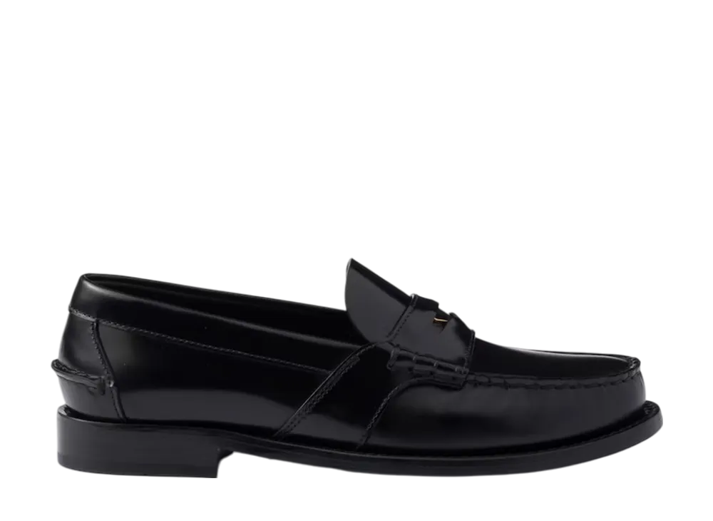 プラダ ウィメンズ ブラッシュドレザー ローファー "ブラック"