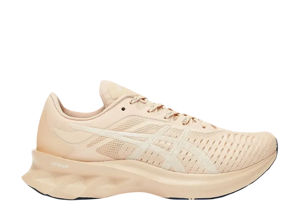 スニーカーズエンスタッフ × アシックス ウィメンズ ノバブラスト "コージーピンク"