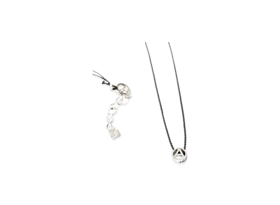 PHINGERIN Tiny A Necklace "Black"