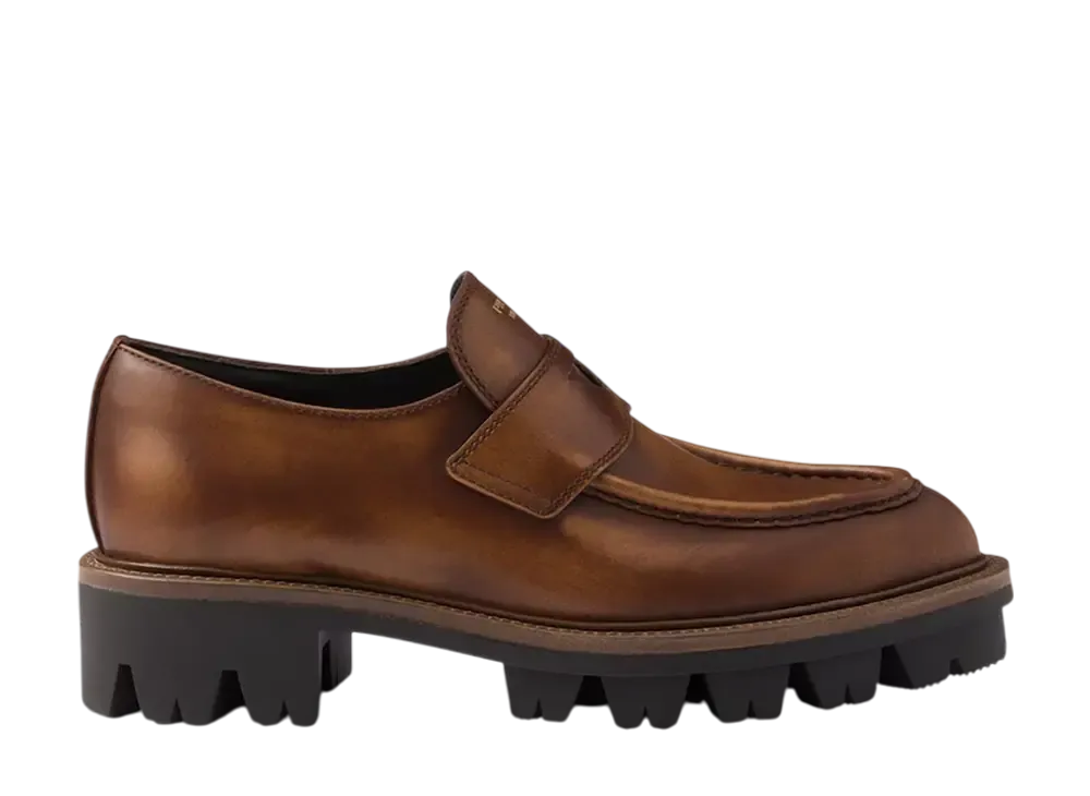 プラダ ウィメンズ レザー ローファー "コニャック"