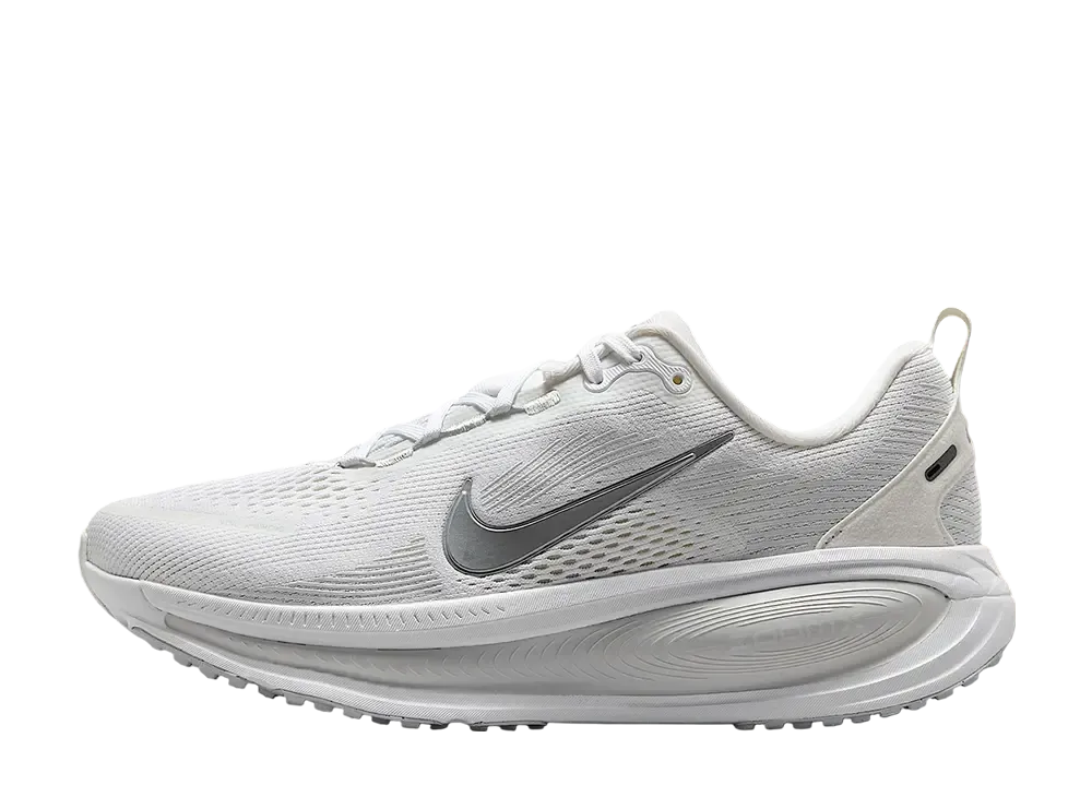 Nike Women's Vomero 18 "White/Photon Dust/Summit White/Metallic Silver"