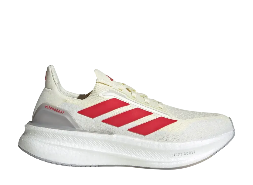 アディダス ウルトラブースト5X "オフホワイト/ベタースカーレット/クリスタルホワイト"