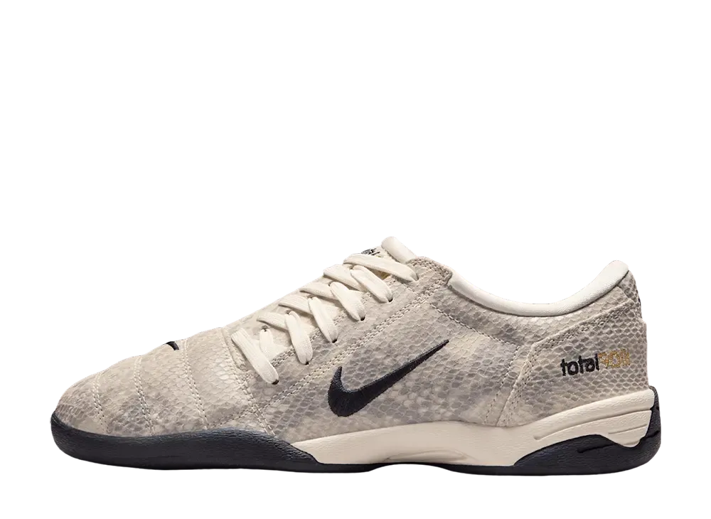 Nike Women's Total 90 3 