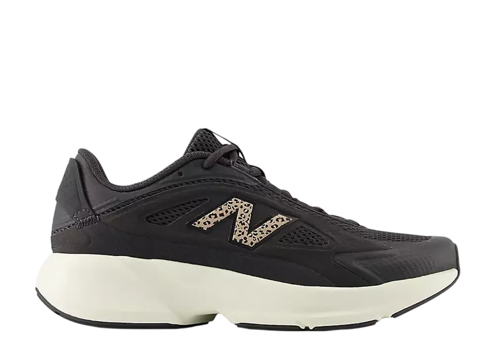 ニューバランス ウィメンズ カタリスト "ブラックセメント/フラットトープ"