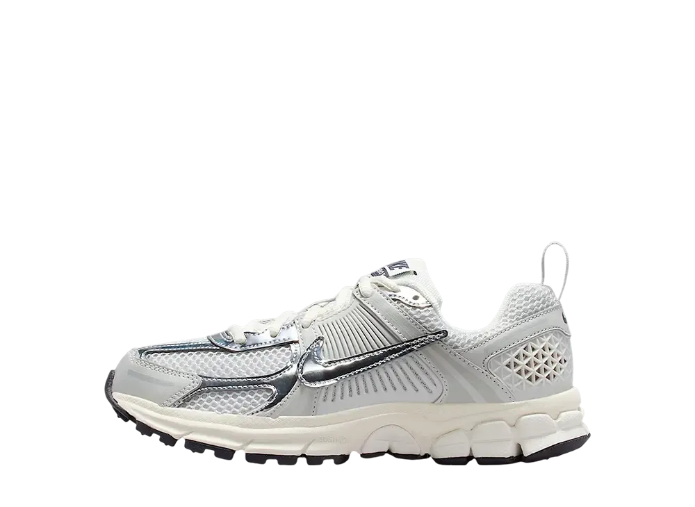 ナイキ GS ボメロ5 "フォトンダスト/グリッドアイアン/セイル/クロム" (キッズ)