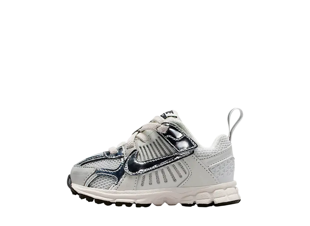 ナイキ TD ボメロ5 "フォトンダスト/グリッドアイアン/セイル/クロム" (キッズ)