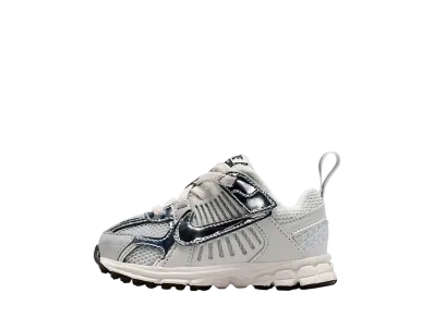 Nike TD Vomero 5 "Photon Dust/Gridiron/Sail/Chrome"