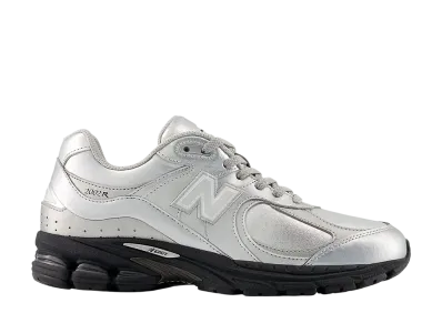 ニューバランス 2002R "メタリックシルバー"