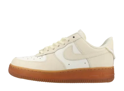 ナイキ ウィメンズ エアフォース1 '07 LX "セイル/ココナッツミルク/ガムメッドブラウン"