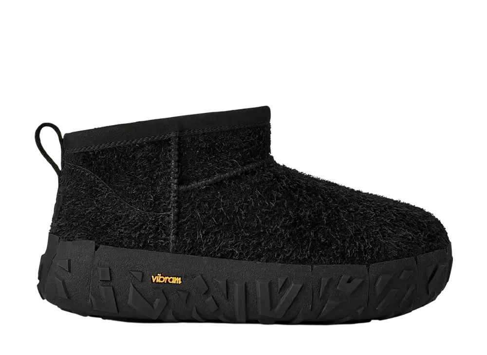 アグ クラシック ウルトラ ミニ ラップ テック "ブラック"