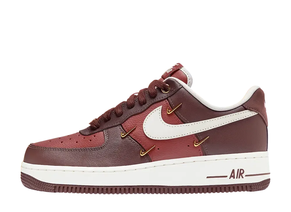 ナイキ エアフォース1 ロー LX "チームレッド"