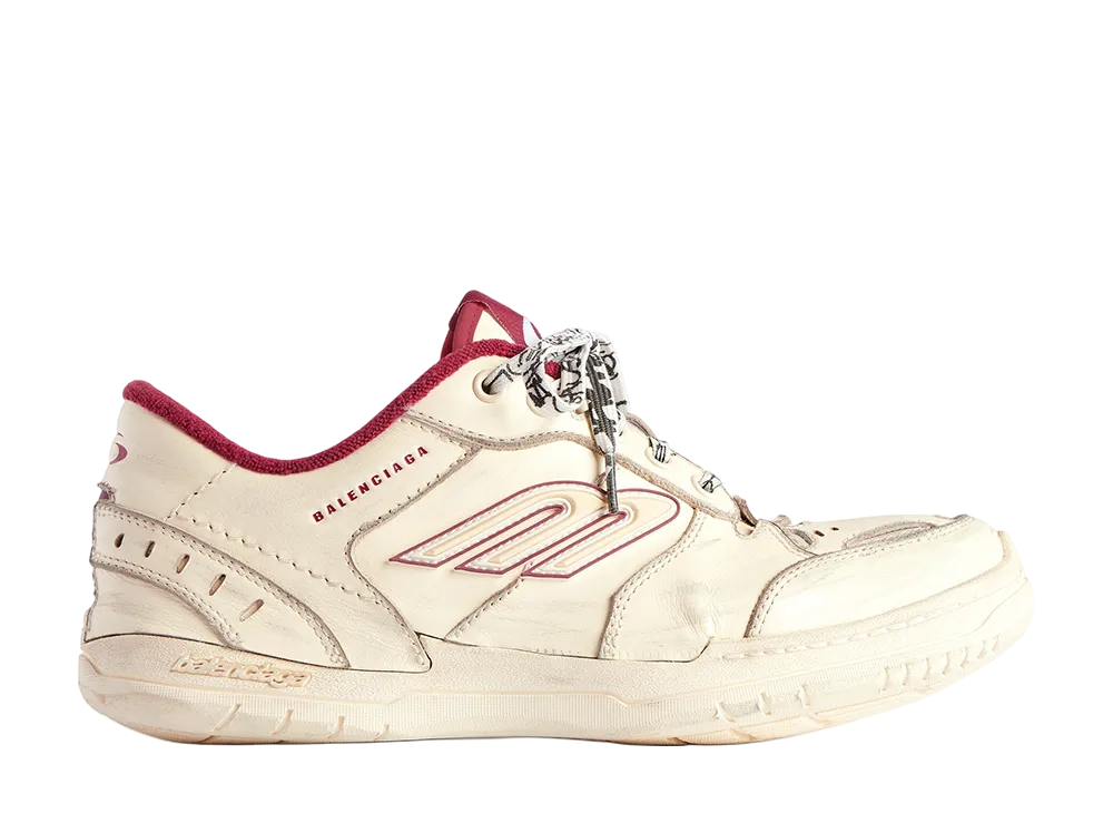 バレンシアガ ハンプトンズ ウォーンアウト スニーカー "オフホワイト/レッド"