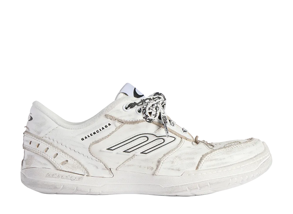 BALENCIAGA Women's Hamptons Worn-out Sneaker 