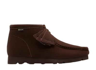 クラークス ワラビー ブーツ ゴアテックス "ダークブラウンスウェード"