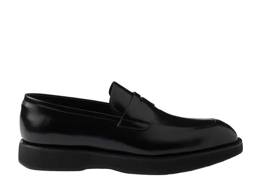 プラダ ブラッシュドレザーローファー "ブラック"