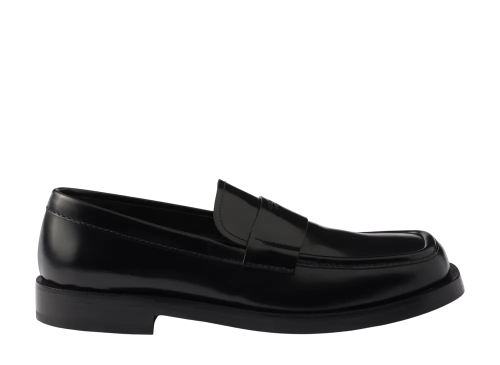 プラダ ブラッシュドレザー ローファー "ブラック"