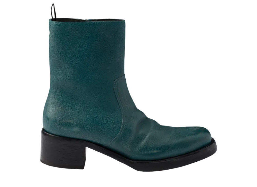 プラダ レザー ブーティー "ライトブルー"