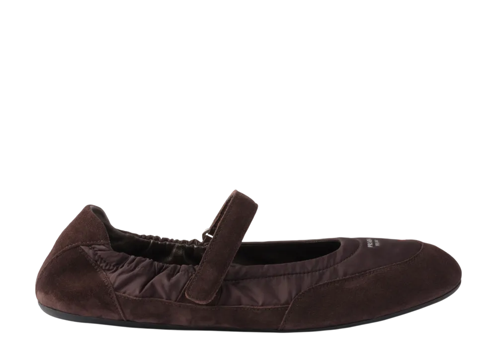 プラダ ウィメンズ プラダ コラプス Re-Nylon x スエード バレリーナ "ダークブラウン"