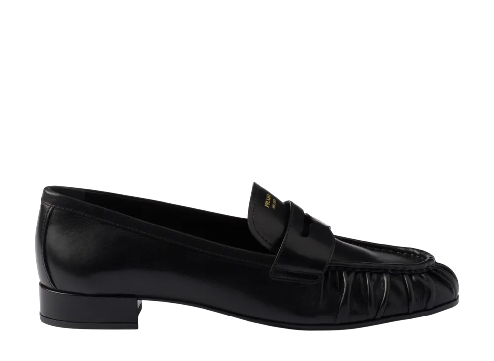 プラダ ウィメンズ レザー ローファー "ブラック"