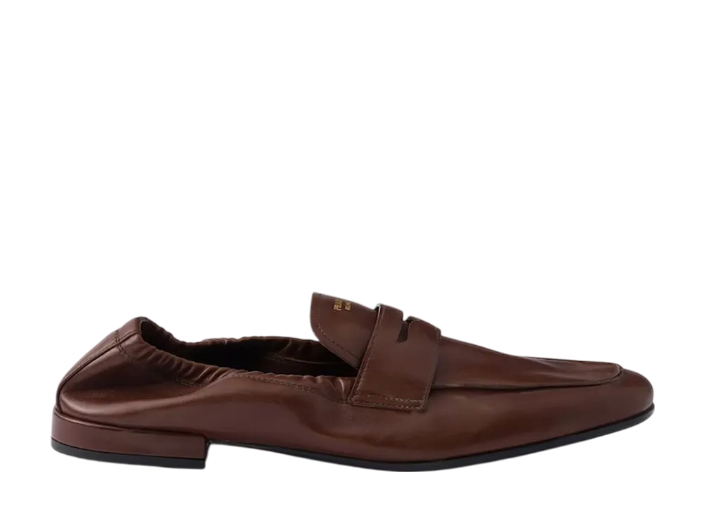 プラダ ウィメンズ アンティークレザー ローファー "コニャック"