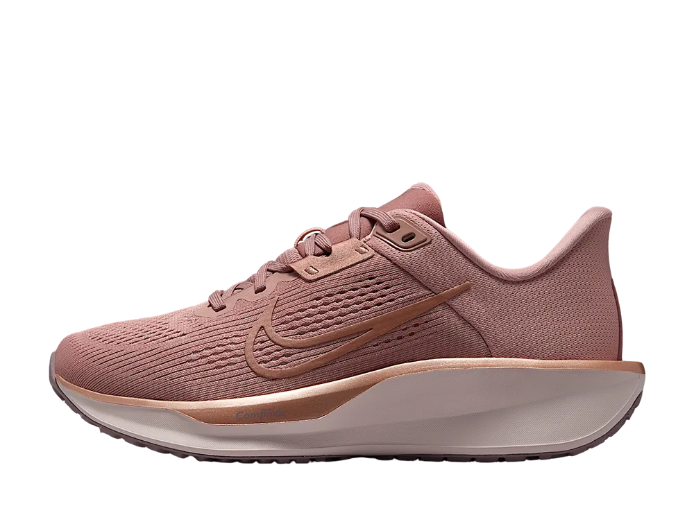 ナイキ ウィメンズ クエスト6 "パーティクルピンク/シルトレッド/トープグレー/メタリックレッドブロンズ"