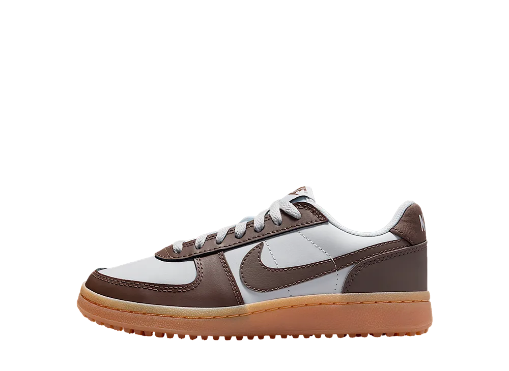 ナイキ GS フィールドジェネラル "ピュアプラチナム/ガムイエロー/アイアンストーン" (キッズ)