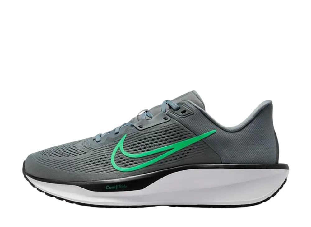 ナイキ クエスト6 "スモークグレー/ブラック/ホワイト/グリーンショック"