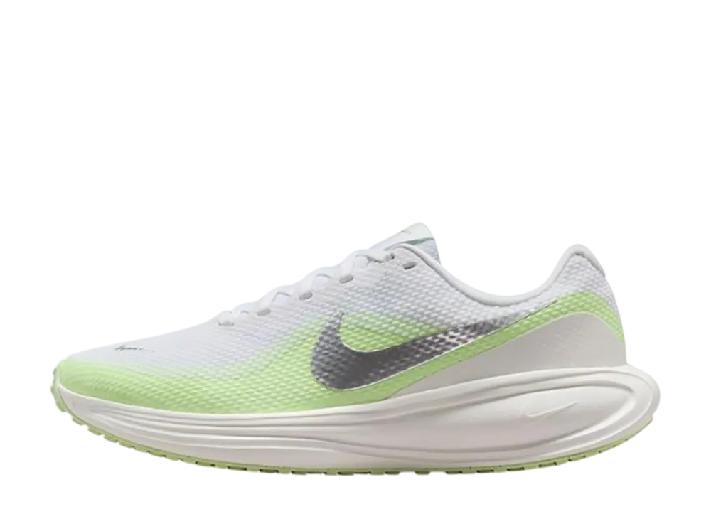 ナイキ クエスト6 "ホワイト/メタリックシルバー/ベアリーボルト"