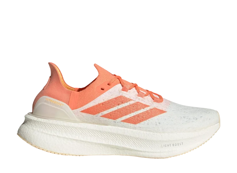 アディダス ウィメンズ ウルトラブースト5 ストリングス "オフホワイト/セミコーラル/クリスタルサンド"
