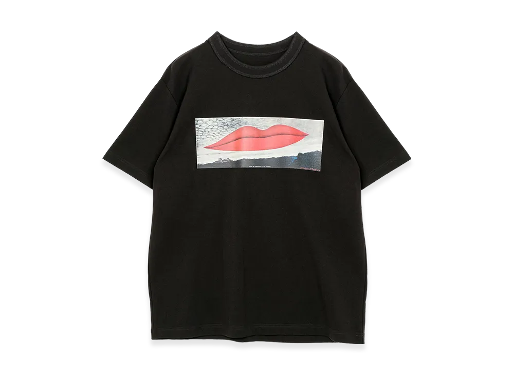 サカイ マン レイ プリント Tシャツ "ブラック"