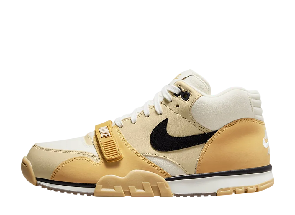 ナイキ エアトレーナー 1 "ココナッツミルク/ブラック-チームゴールド-セイル"
