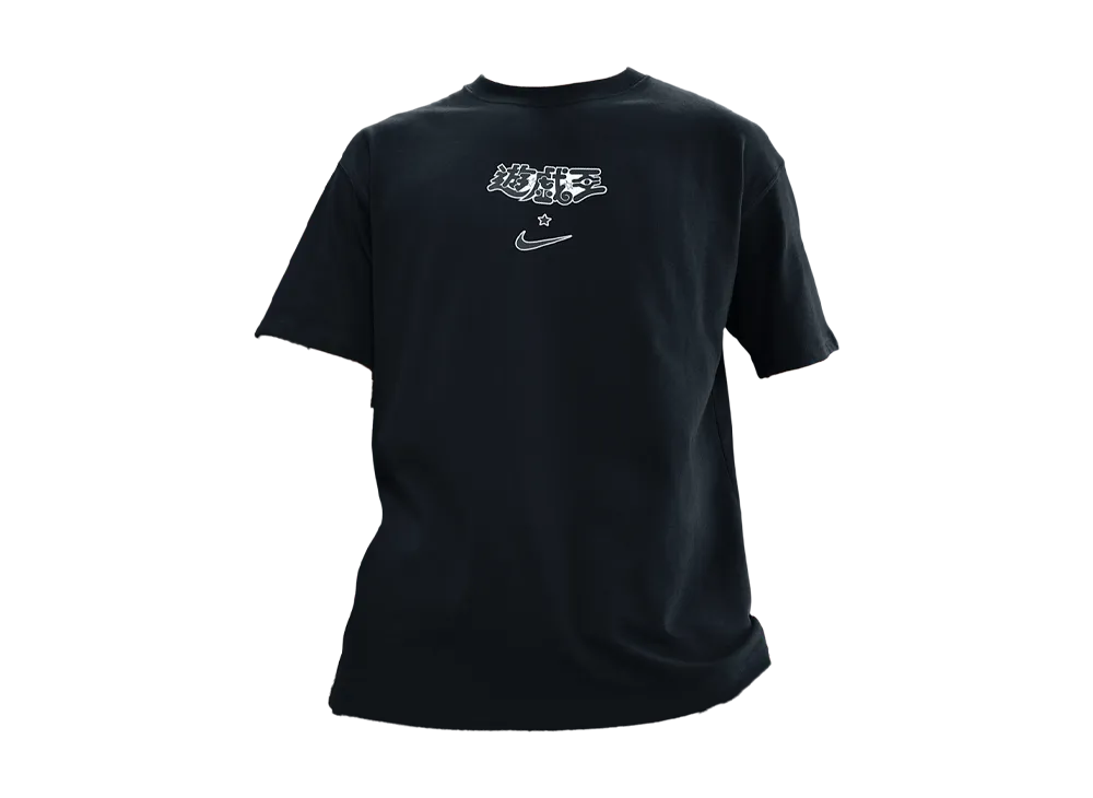 L NIKE 遊戯王 メンズ ソロ スウッシュ Tシャツ BLACK Nike x Yu