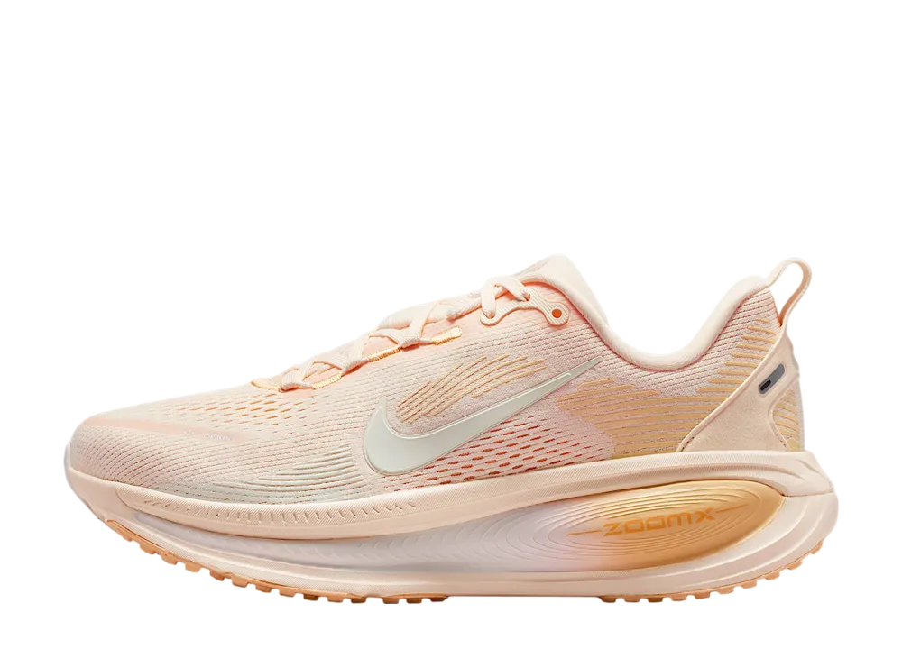 ナイキ ウィメンズ ボメロ18 "グアバアイス/オレンジチョーク/セイル"