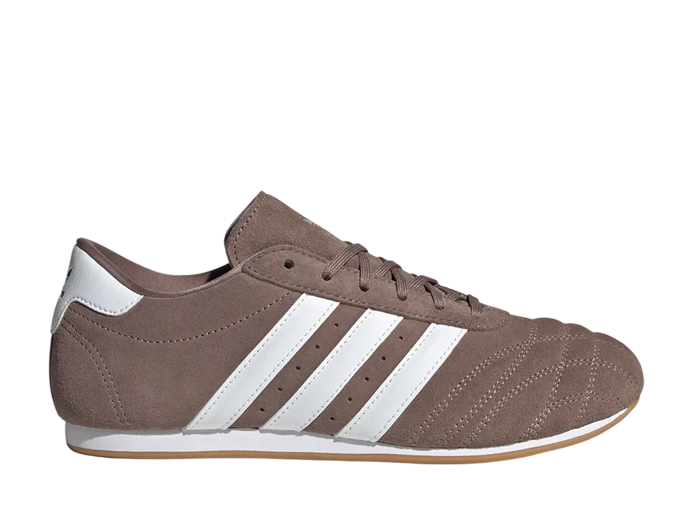 アディダスオリジナルス ウィメンズ テコンドー レース "トレースブラウン/クラウドホワイト/ガム"