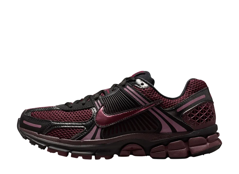 ナイキ ウィメンズ ズーム ボメロ5 "ブラック/バーガンディクラッシュ"