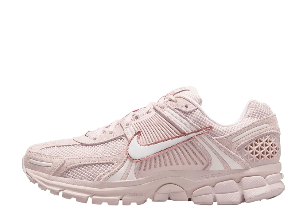 ナイキ ウィメンズ ズーム ボメロ5 "シルトレッド/レッドスターダスト/バストグレー"