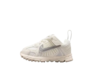 Nike TD Vomero 5 "Sail/Vast Grey/College Grey/Metallic Silver"