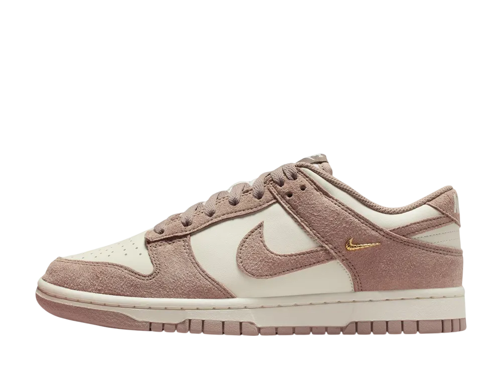 ナイキ ウィメンズ ダンク ロー "モルトゴールド/ミニスウッシュ"