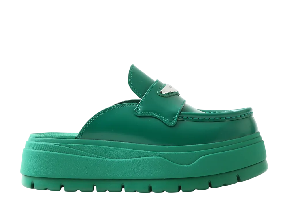 ナイキ ウィメンズ エアジョーダン ミュール "グリーン/メタリックシルバー"