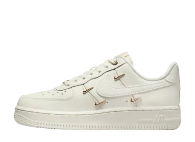 ナイキ ウィメンズ エアフォース1 '07 LX "セイル/メタリックゴールド"