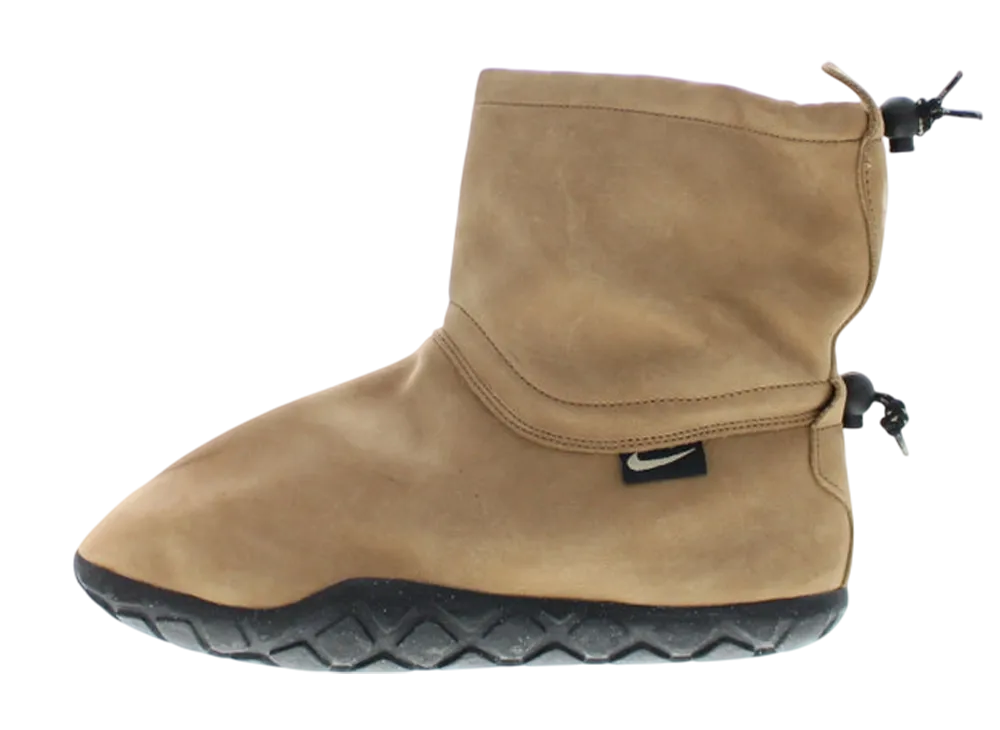 ナイキ エアチャッカ モック "ロッキータン/ライトサンド-ブラック"