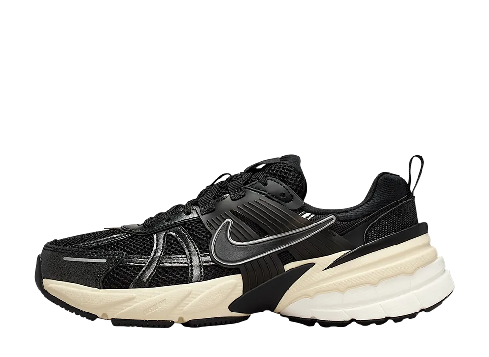 ナイキ ウィメンズ V2Kラン "ブラック/メタリックシルバー/モスリン/ブラック"